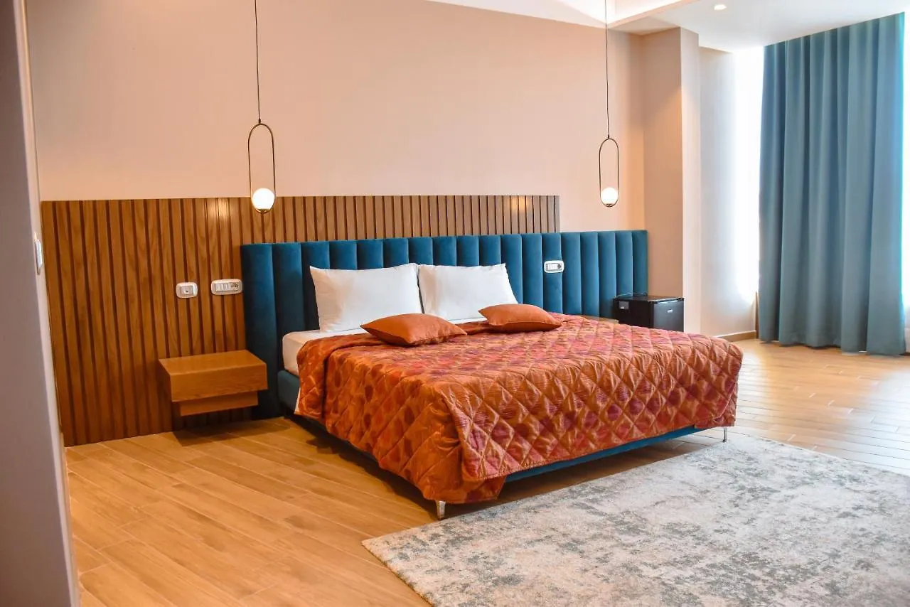 Coco Hotel Tirana 0*,  Albanië